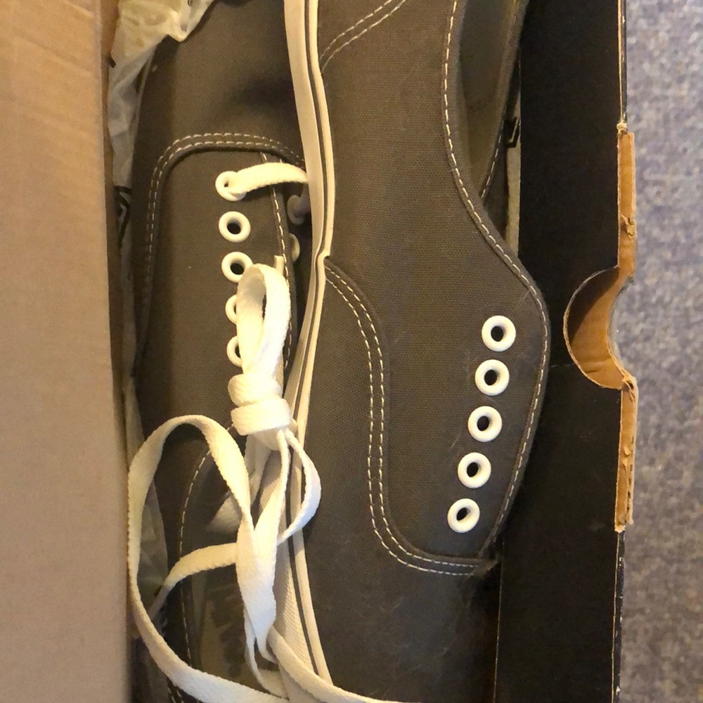 New in box vans never laced